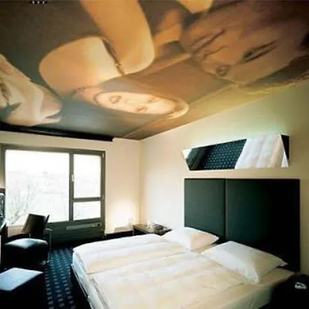 Kult Hotell 4*